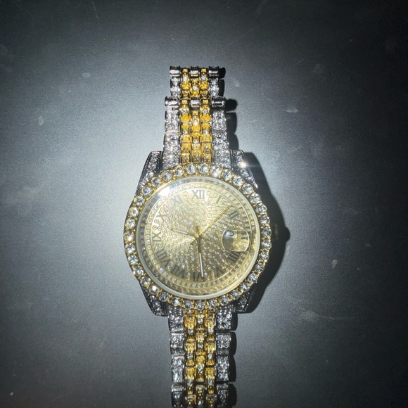 Luxurious Gold and Silver Women\'s Watch